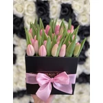 Kép 3/3 - Fekete kocka doboz, tulipánnal