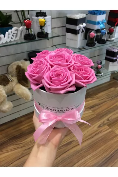 Fehér mini henger doboz, ÉLŐ rózsaszín rózsa