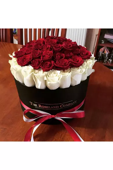 Fekete nagy henger doboz, ÉLŐ vörös és fehér rózsa