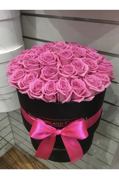 Fekete nagy henger doboz, ÉLŐ rózsaszín rózsa